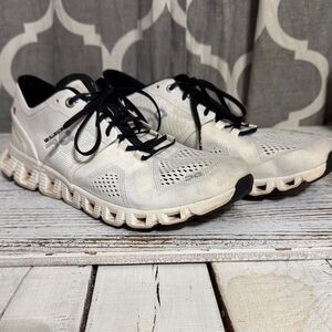 Women’s size 9.5 On Cloud Sneakers